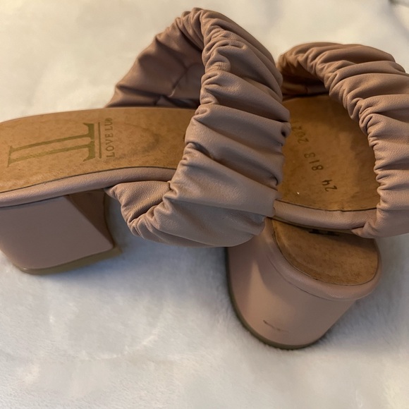 Mule sandals - Picture 3 of 3